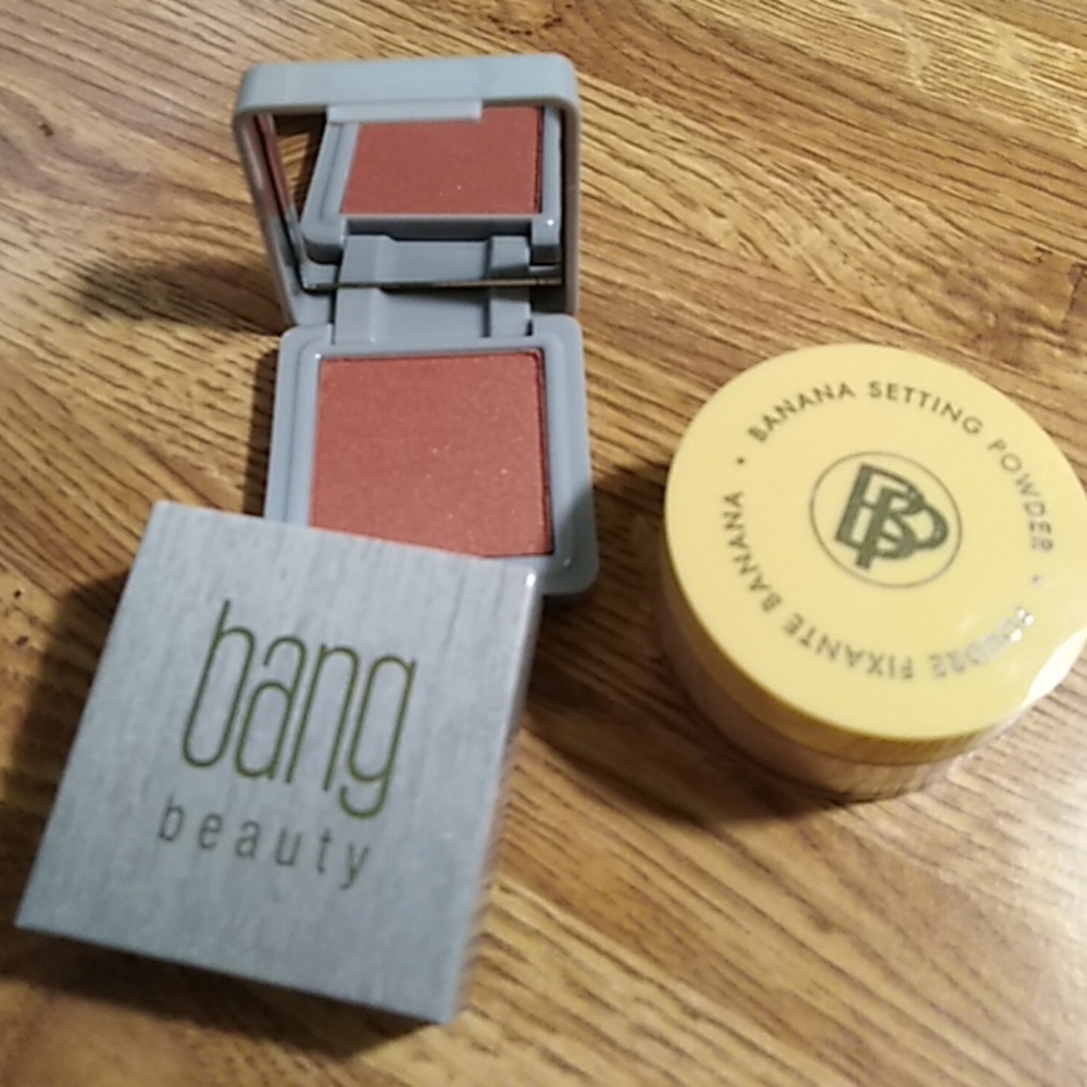 BLUSH AND BANANA SETTING POWDER DUO